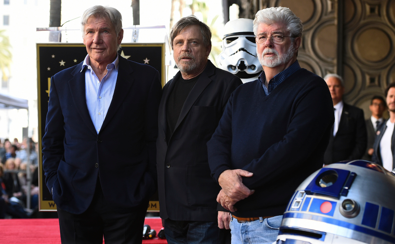 Mark Hamill tras recibir su estrella en el Paseo de la fama de Hollywood.